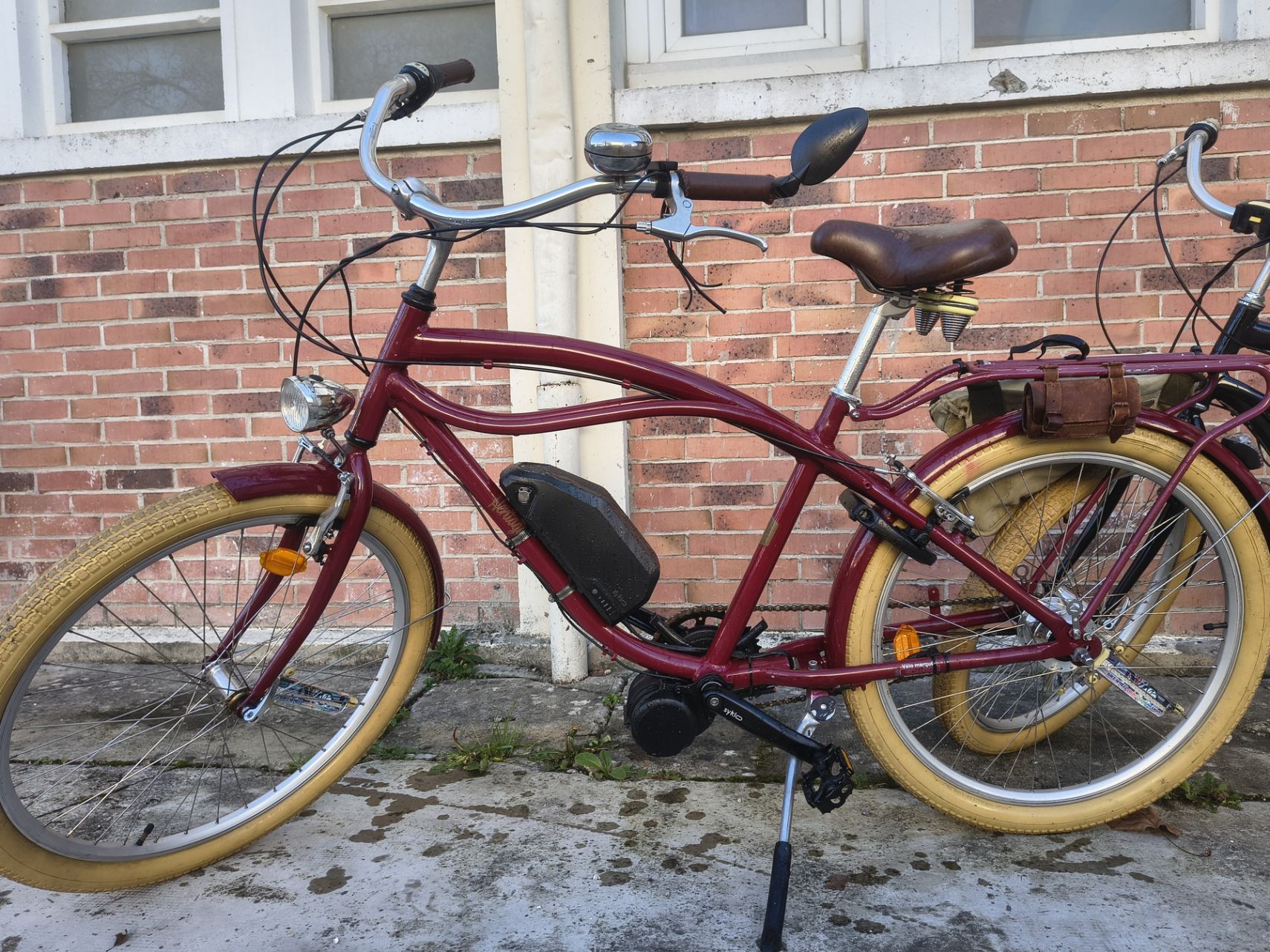 Vélo chopper au look unique électrifié avec un kit moteur pédalier Syklo