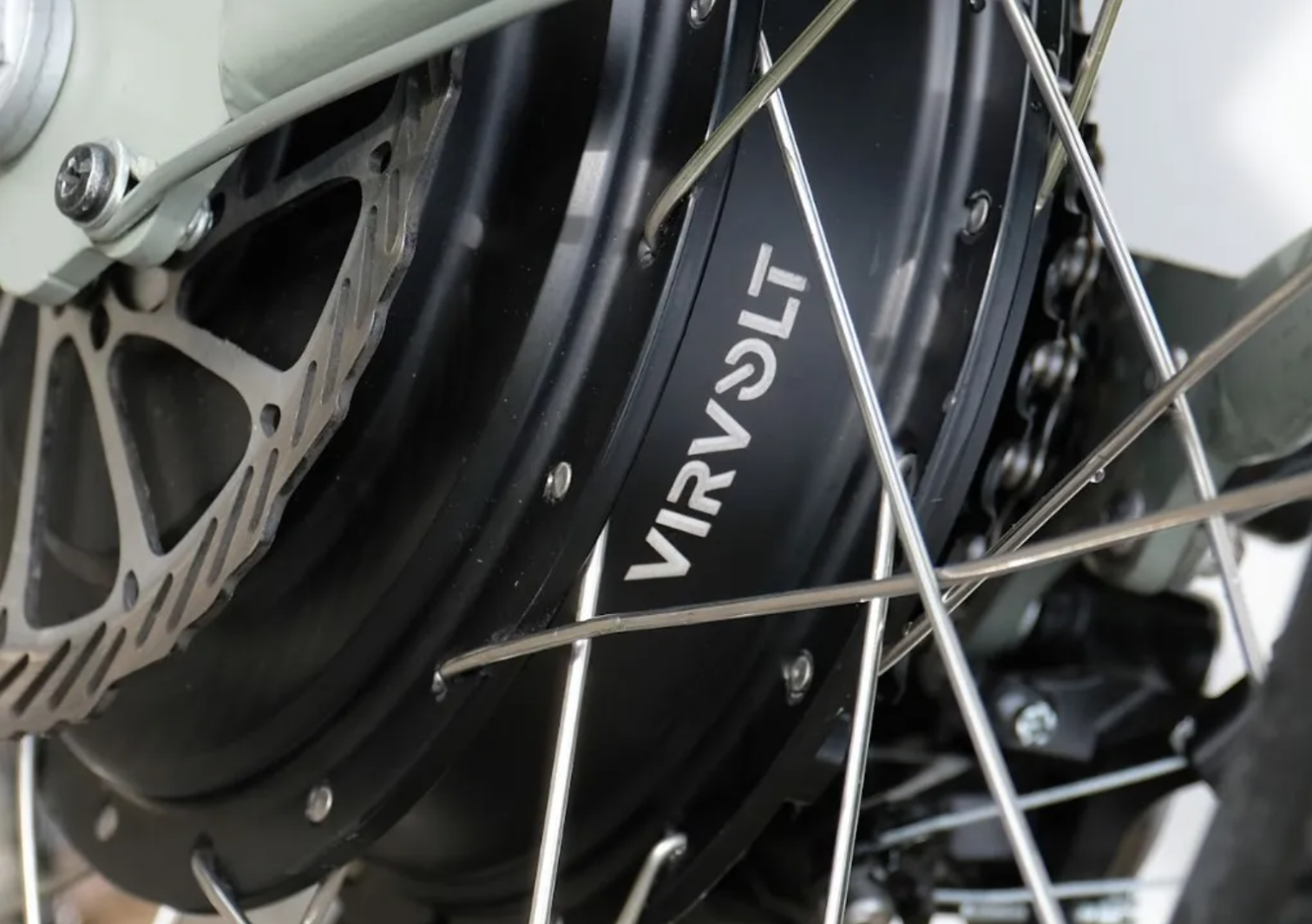 Installation d’un kit moteur électrique Virvolt dans l'atelier Le Bon Vélo