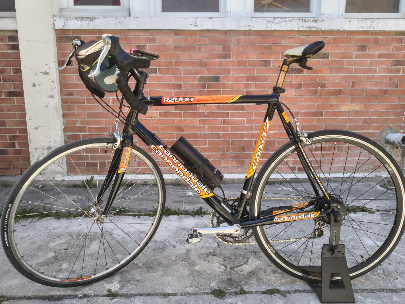 Vélo de route en aluminium Cannondale électrifié avec kit moteur roue arrière Annad