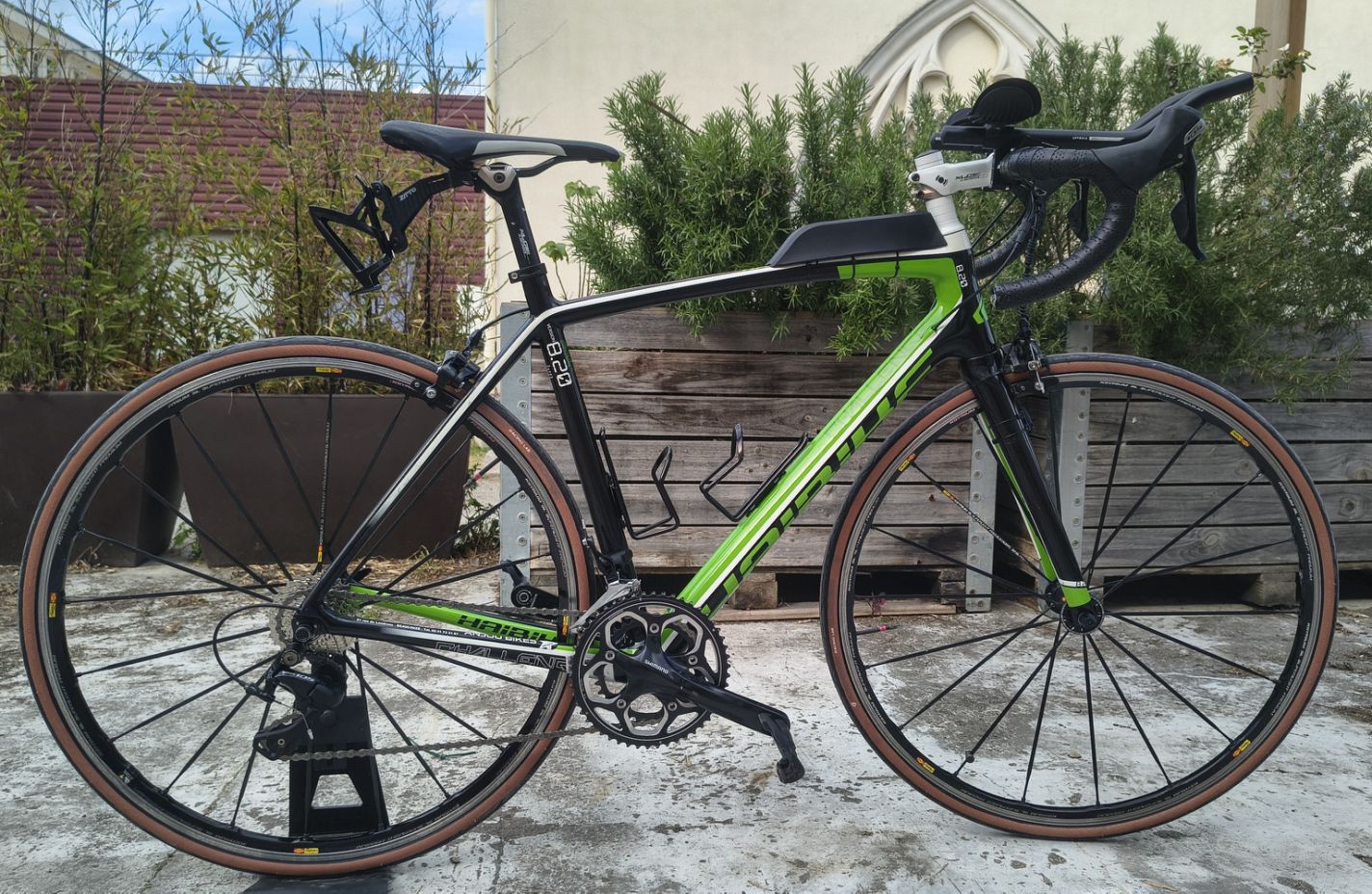 Vélo de route Haibike révisé avec roues Mavic Ksyrium SL pour le triathlon