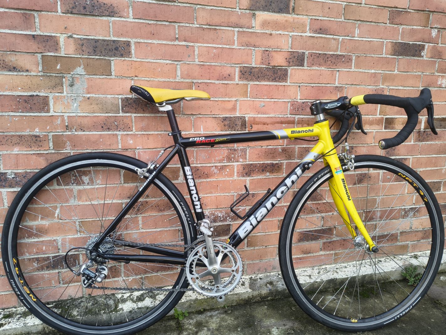 Vélo de route Bianchi vintage reconditionné pour le triathlon avec groupe Campagnolo