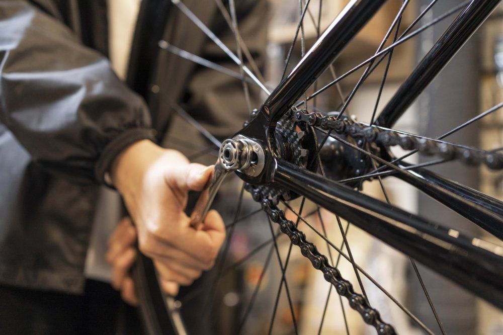 Entretien fourche VTT, amortisseur, purge freins hydrauliques, roulements, roues, tige de selle, vélos tous types