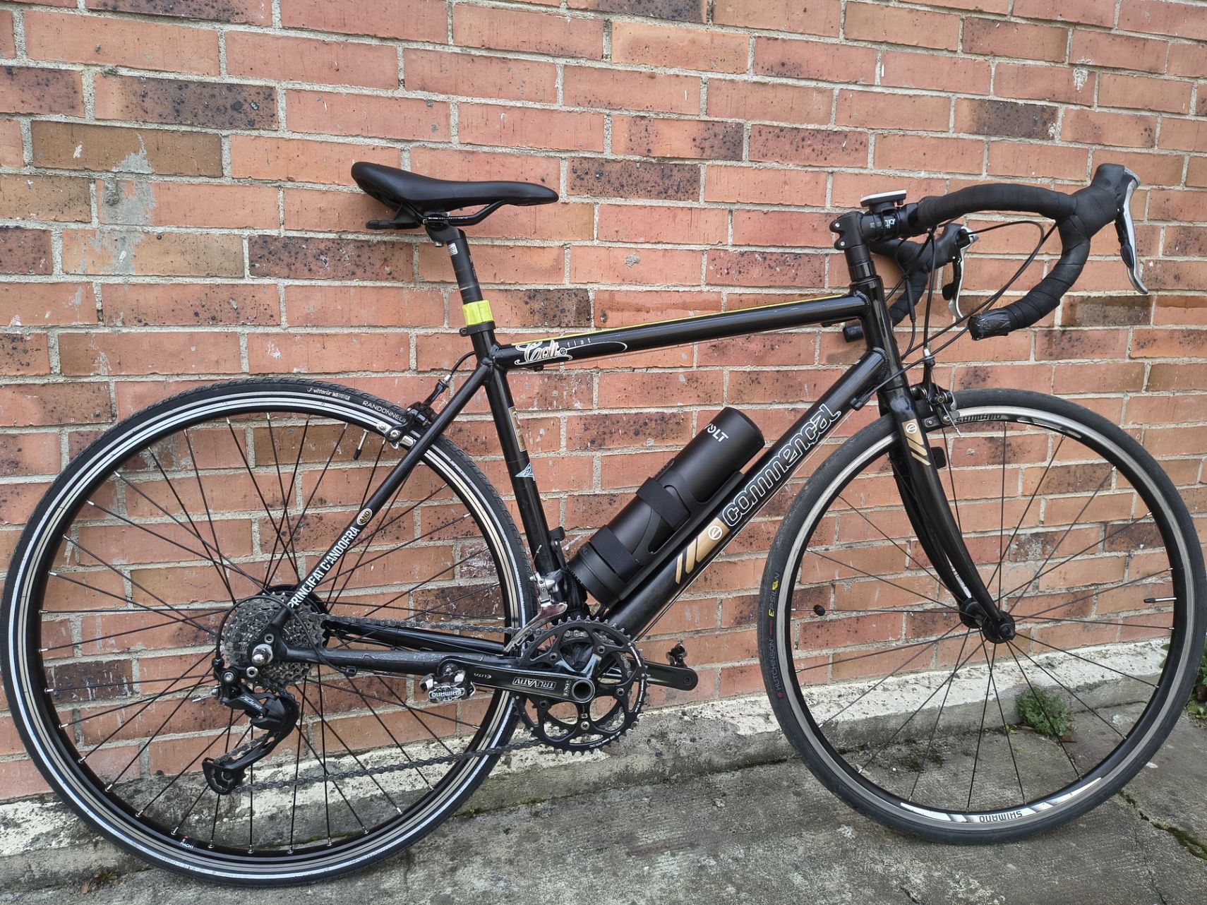 Vélo de route Commencal électrifié avec kit moteur roue arrière Virvolt 750